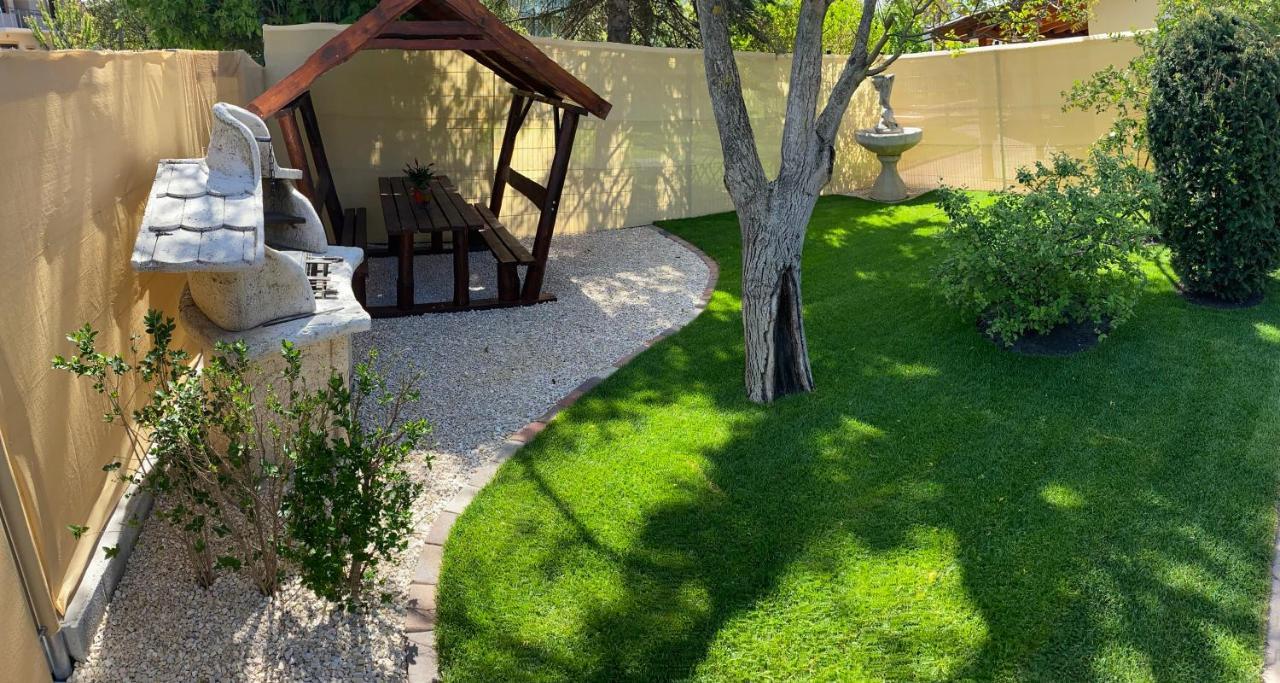 Villa Relax Apartman Gardony Exterior photo